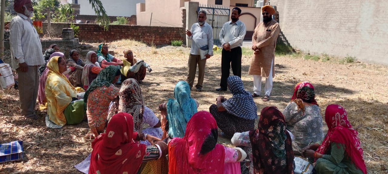 जिला विधिक सेवा प्राधिकरण ने नरेगा श्रमिकों को निशुल्क कानूनी सहायता के बारे में जानकारी दी।